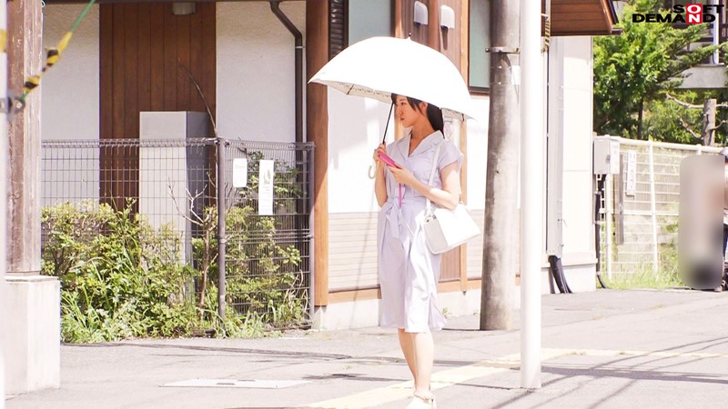 旦那との年の差20歳。 都会からのどかな田舎町に嫁いだ才色兼備の盛り妻 木村ふみ 31歳 AV DEBUT 画像2